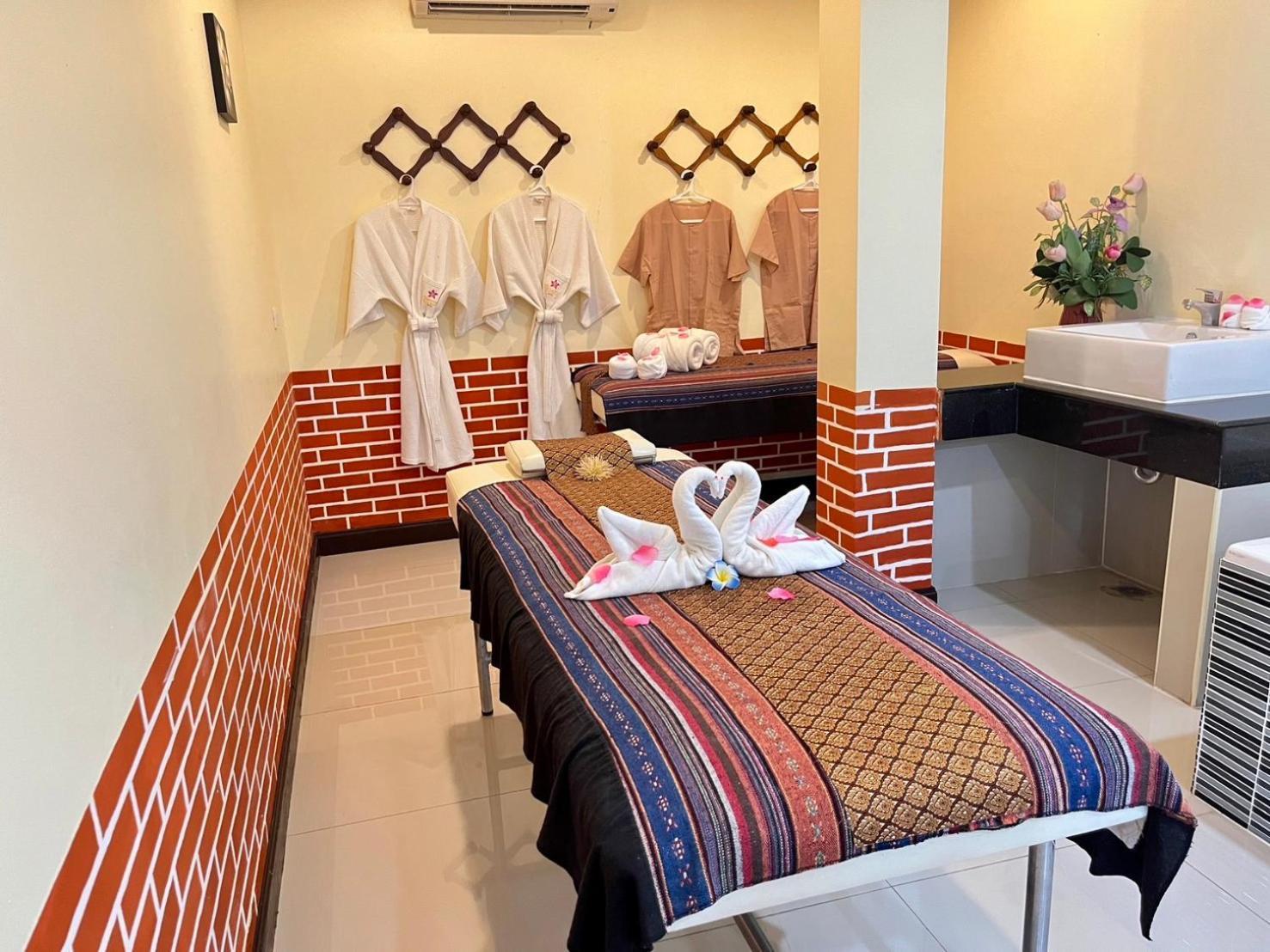 Saisawan Beach Luxury Hotel Na Chom Thian Exterior photo